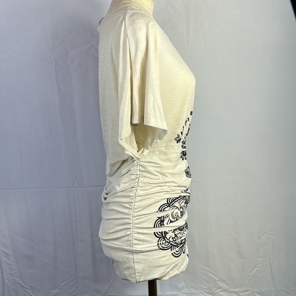 Nouyida Short Sleeve Top Size Medium Black and Cream Rouging around waist - Picture 2 of 7